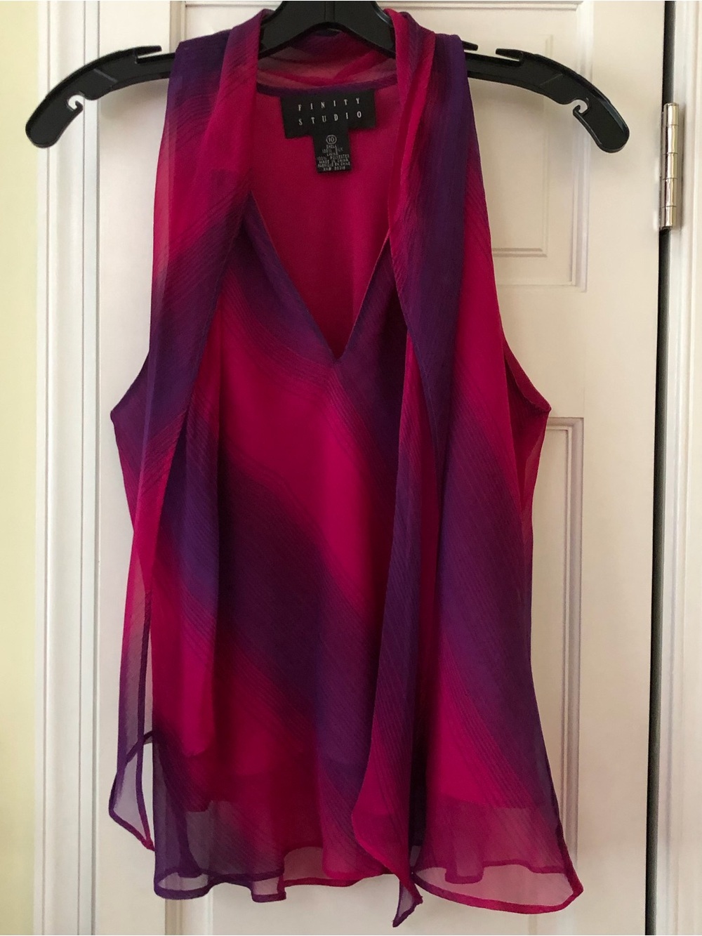 Finity Studio Women's Magenta & Purple Sleeveless Blouse